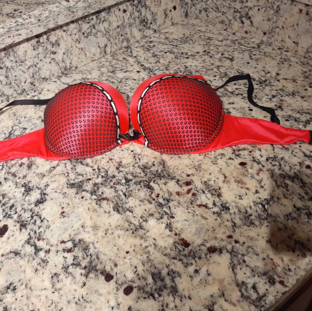 Victoria's Secret Bombshell Plunge